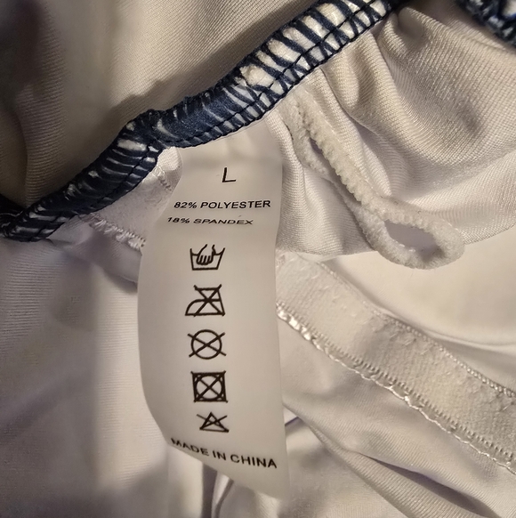 Women's Tropical Leaf Print Halter Top Swimsuit. Size Large. NWOT. - Picture 5 of 6